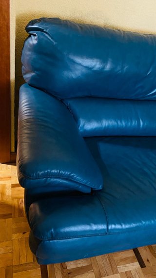 Sofá de cuero azul + reposapiés
