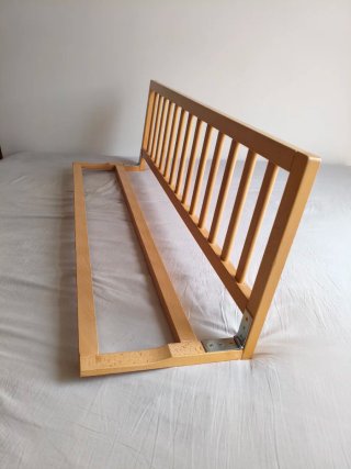Barandilla de madera para cama