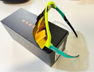 Gafas Oakley Sutro Lite Sweep T.B. Amarillo