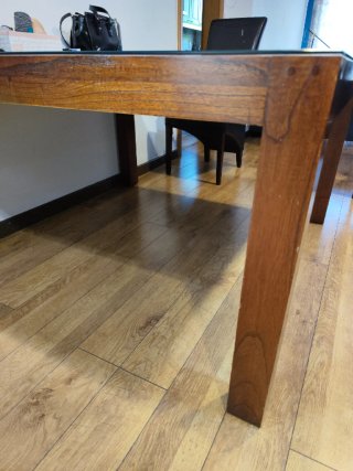 Mesa de comedor de madera maciza