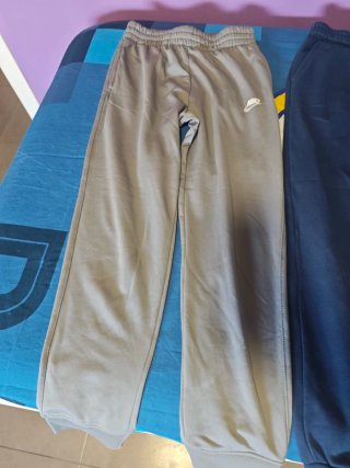 Lote de tres Pantalones de chándal Puma y Nike