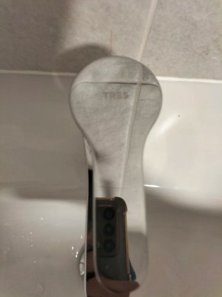 Grifo cromado monomando para lavabo.