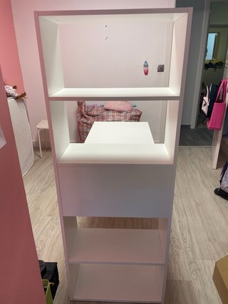 Escritorio juvenil blanco con estantería