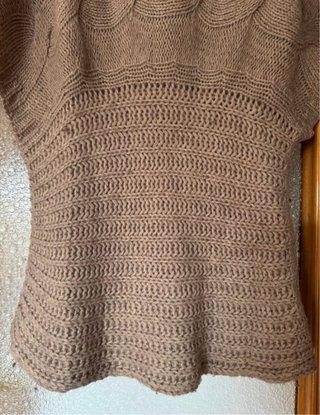 Jersey de punto marrón cuello alto