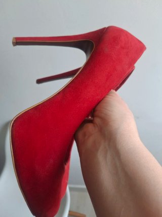 Zapatos de tacón rojos