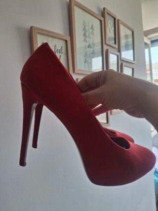 Zapatos de tacón rojos