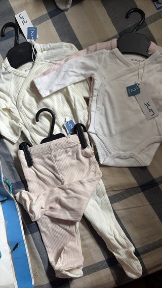 Conjunto bebé rosa tejido