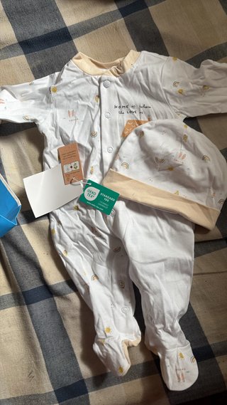 Conjunto bebé rosa tejido