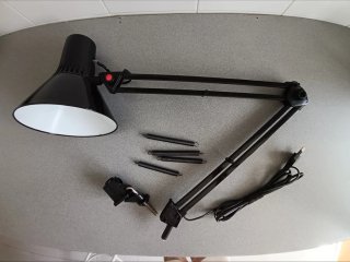 Flexo de escritorio negro articulado