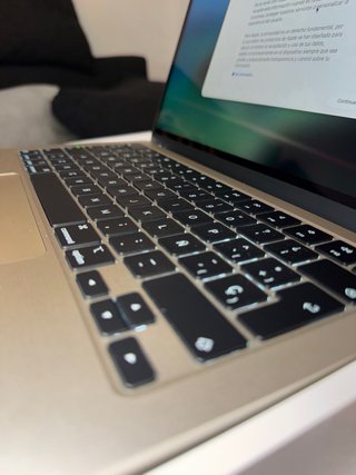 Apple Macbook Air 13 (2022) M2 16GB/256GB - Nuevo