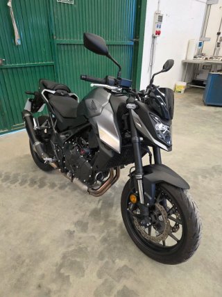 Honda CB750 Hornet Gris