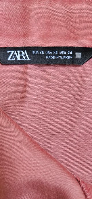 Falda midi Zara rosa drapeada