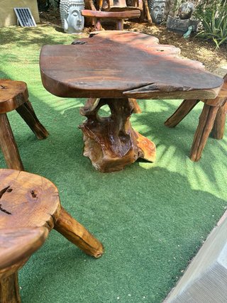 Mesa y 4 sillas de jardín en olivo macizo