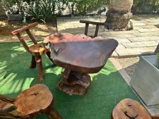 Mesa y 4 sillas de jardín en olivo macizo