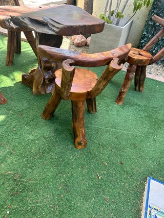Mesa y 4 sillas de jardín en olivo macizo
