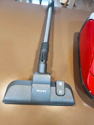 Aspiradora Miele Compact C1 Powerline Roja