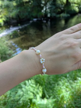 Pulsera perlas y flores cuentas