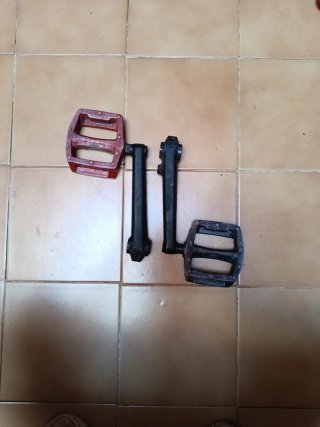 Pedales BMX rojos y negros No hago envíos