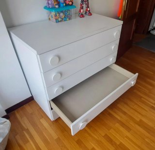 Se vende cómoda y módulos convertibles.