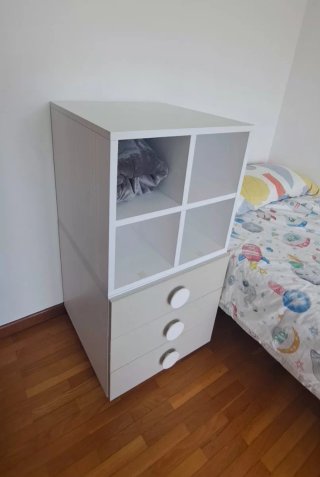 Se vende cómoda y módulos convertibles.