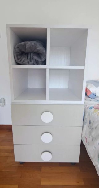 Se vende cómoda y módulos convertibles.