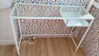 Mesa de cristal y metal