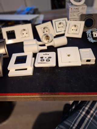Enchufes, interruptores, lamparas y luces Led.