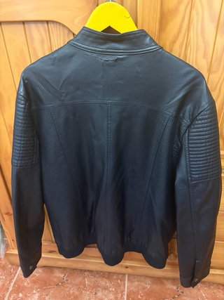 Chaqueta de cuero negra