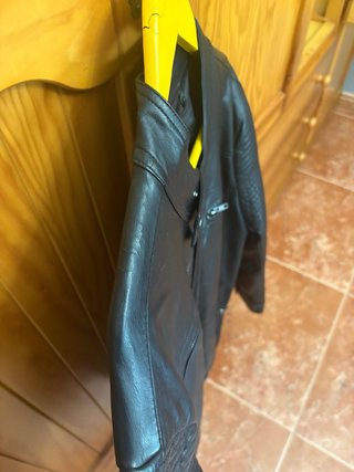 Chaqueta de cuero negra