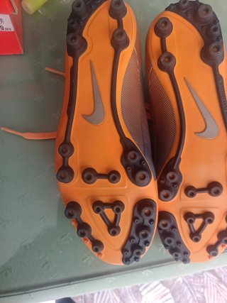 Botas de fútbol Nike Talla 36.5 Naranja