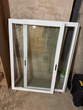 Ventana aluminio blanco con persiana