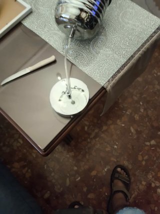 Lámpara de mesa plateada
