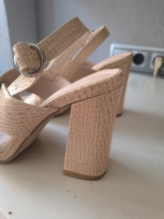Zapatos de vestir beige tacón