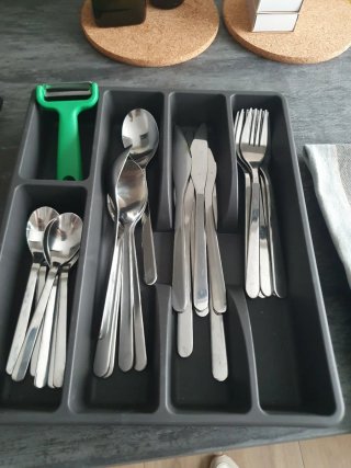 Set de cubiertos con pelador