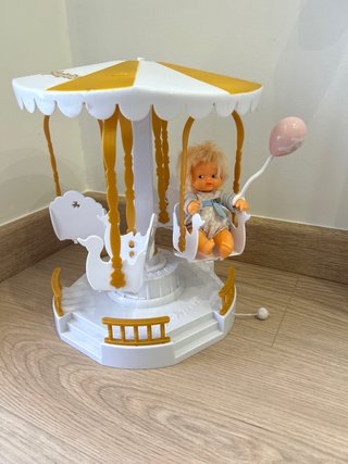 Tiovivo Barriguitas con muñeca y globo