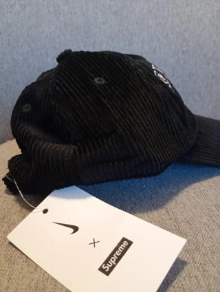 Gorra Supreme x Nike Negra Corduroy