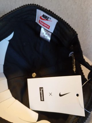 Gorra Supreme x Nike Negra Corduroy