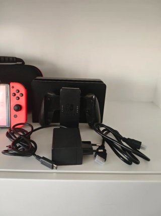 Nintendo Switch OLED + FIFA 20 + Accesorios