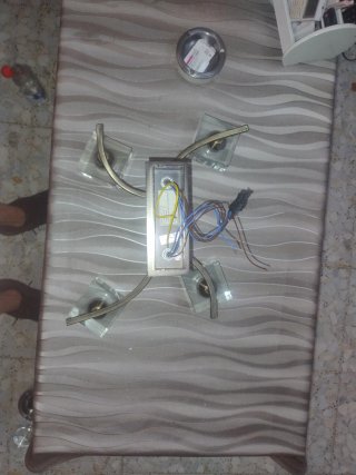 Lámpara de techo dorada con cristal