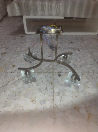 Lámpara de techo dorada con cristal