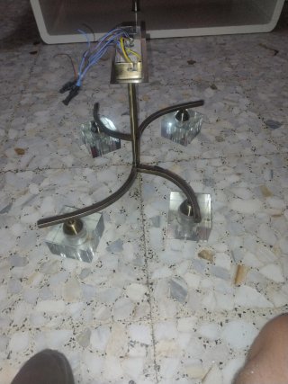 Lámpara de techo dorada con cristal