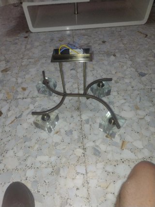 Lámpara de techo dorada con cristal