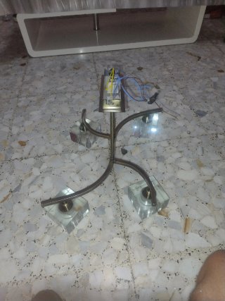 Lámpara de techo dorada con cristal