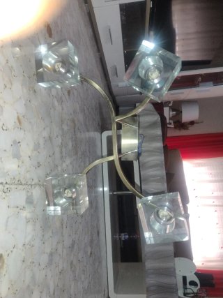 Lámpara de techo dorada con cristal