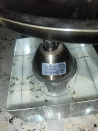 Lámpara de techo dorada con cristal