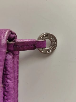 Cartera morada Salvador Bachiller de piel