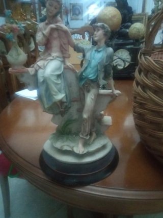 Preciosa figura de marmolina