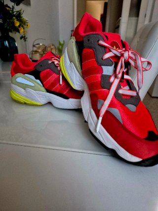 Zapatillas Adidas Rojas y Amarillas