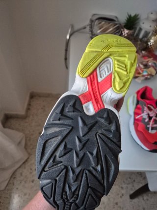 Zapatillas Adidas Rojas y Amarillas