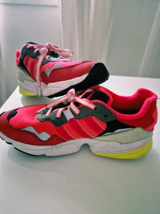 Zapatillas Adidas Rojas y Amarillas